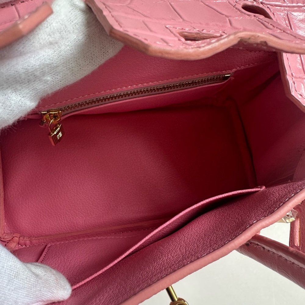 Classic Mini Leather Hangbag Gold Lock - Picture 7 of 14